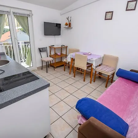 Apartament Karleusa *